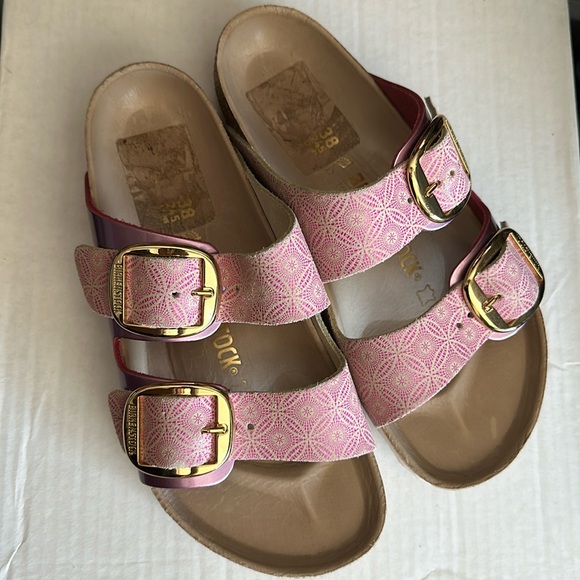 Big Buckle Birkenstock’s - Picture 2 of 4